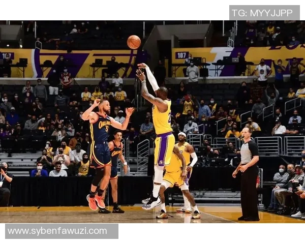 2017年12月19日湖人与勇士的激烈对决回顾与精彩瞬间分析